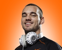 Wesley Sneijder promoot JBL-koptelefoons (video)