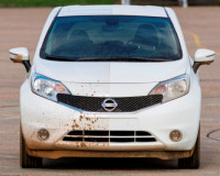 Zelfreinigende Nissan in actie te zien (video)